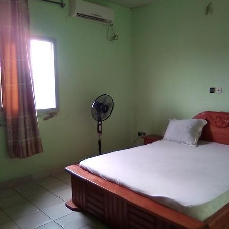 Hotel Kdv Bonaberi Exterior photo