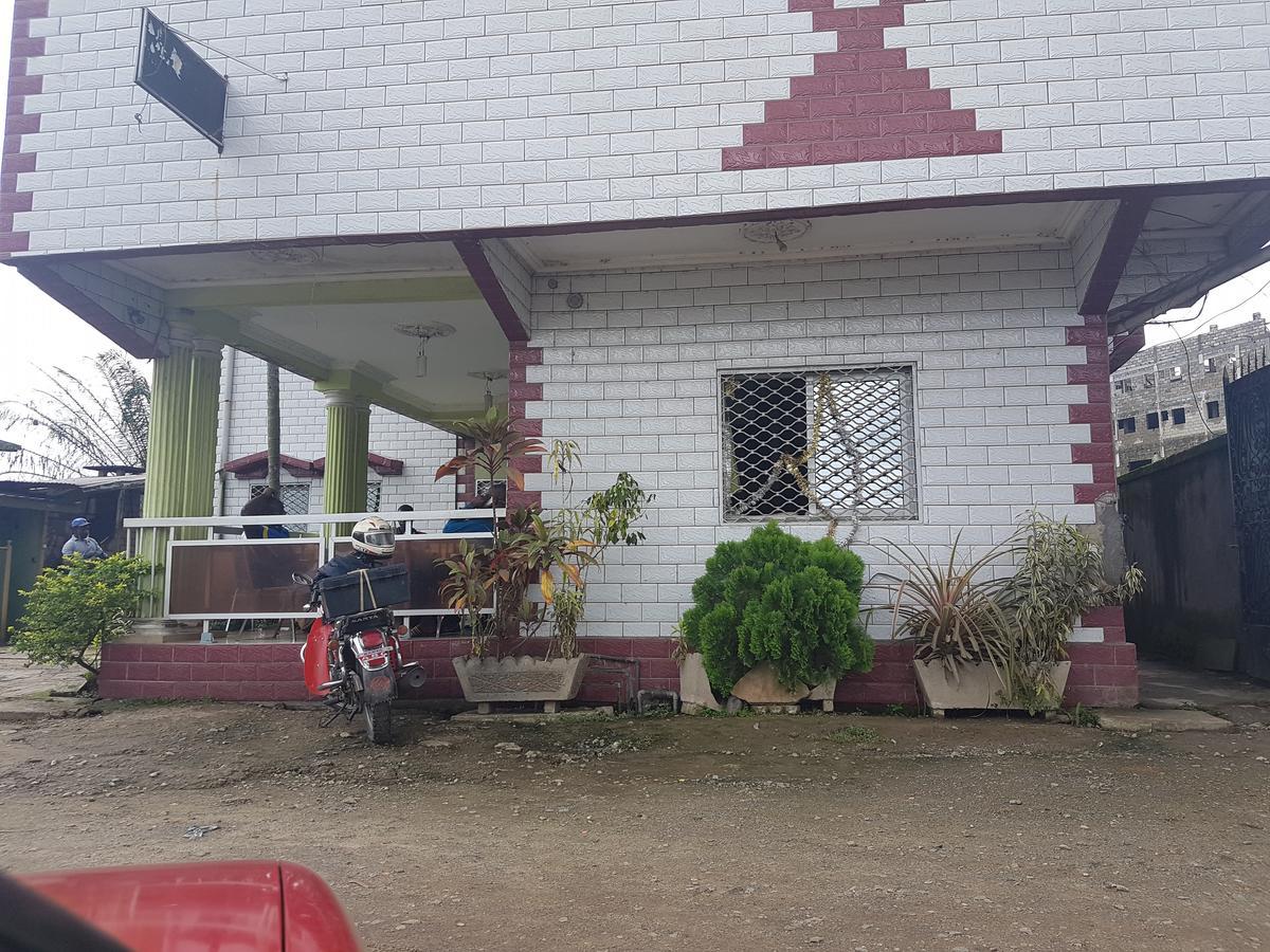 Hotel Kdv Bonaberi Exterior photo