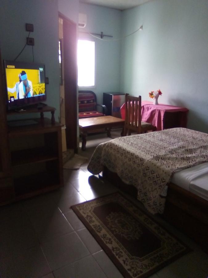 Hotel Kdv Bonaberi Exterior photo